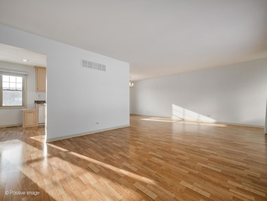 24W681 Woodcrest Dr, Naperville, IL 60540 - photo 4