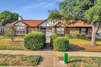 2433 Dalewood Ln, Bedford, TX 76022 - photo 2