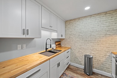 75 Huntoon Memorial Hwy unit 1-3, Leicester, MA 01524 - photo 4