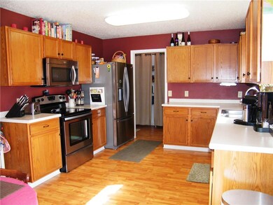 10397 Parmer Cir, Fishers, IN 46038 - photo 2