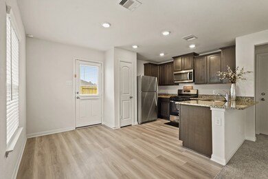 ALL KITCHEN APPLIANCES INCLUDED!