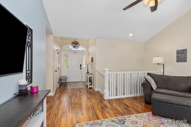 Great room w/foyer