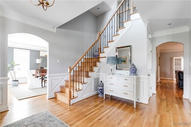 Foyer, HDWD, Pic frame, new light fixture
