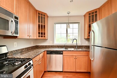 4071 S Four Mile Run Dr unit 303, Arlington, VA 22204 - photo 2