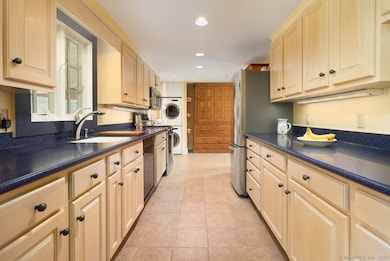 2 Ledgewood Rd, Lakeville, CT 06039 - photo 5