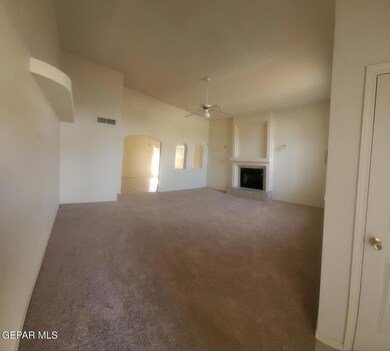 705 Desert Cloud Dr, Horizon City, TX 79928 - photo 2