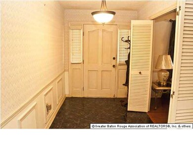 The Foyer is really attractive!!! The dark ceramic