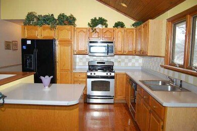 234 Sunset Dr, Carpentersville, IL 60110 - photo 4