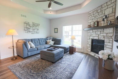 N28W25158 Parkway Ridge Cir unit B, Pewaukee, WI 53072 - photo 6