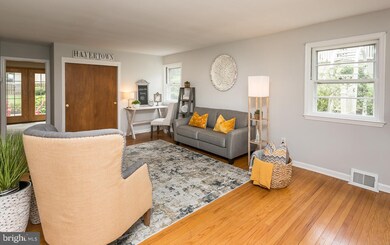 709 E Manoa Rd, Havertown, PA 19083 - photo 4