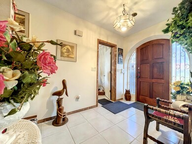 2 Foyer 1