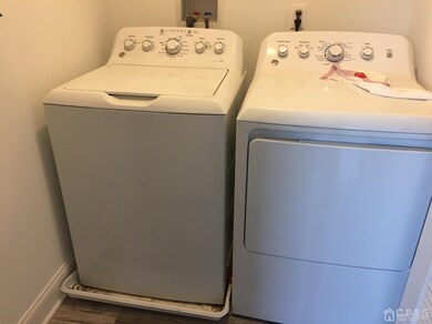 586 Roosevelt Ave unit 2D, Carteret, NJ 07008 - photo 5