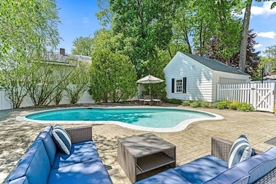 521 Chestnut St, Needham, MA 02492 - photo 2