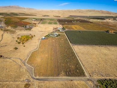 22207 W Gerrick Rd, Benton City, WA 99320 - photo 2