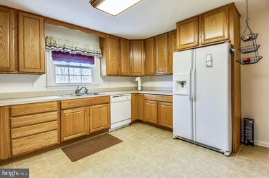 5711 Sir Galahad Rd, Glenn Dale, MD 20769 - photo 7