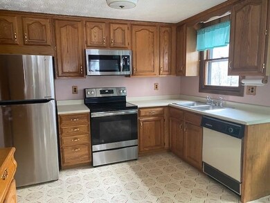 6 Gordon Dr, Londonderry, NH 03053 - photo 2