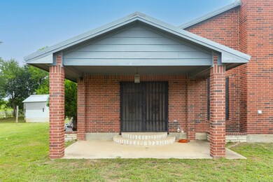View of front of home featuring a front yard and 