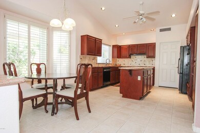 7 Beautiful Eat-In Kitchen