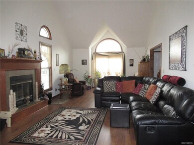 7357 Erica Ln, North Tonawanda, NY 14120 - photo 3