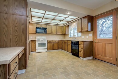 08 - 274 Dixon Court-8.jpg
