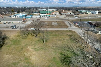 206 Thomas St, Gainesville, TX 76240 - photo 2