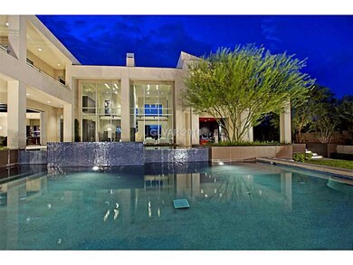 Swimming Pool/Hot Tub/Sauna.