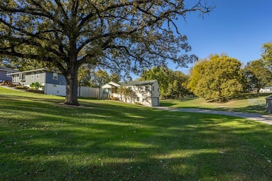 2320 SE 5th St, Des Moines, IA 50315 - photo 2