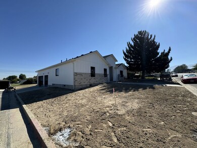 5270 Marla Dr unit 14, Winnemucca, NV 89445 - photo 3