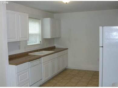 150 SW Ivy St, Willamina, OR 97396 - photo 5