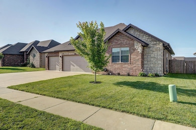 866 E Dyann Dr-3
