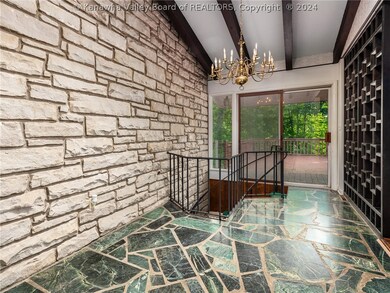 STONE ACCENT/LARGE MARBLE FOYER