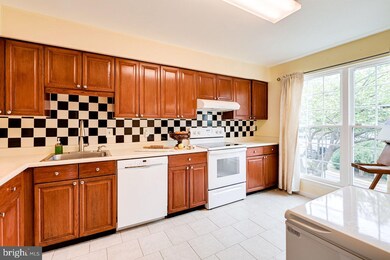 5834 Wye Oak Commons Ct unit 17, Burke, VA 22015 - photo 7
