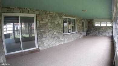 711 Spruce St, Reading, PA 19611 - photo 7