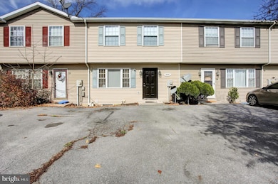 8859 Picadilly Cir, Waynesboro, PA 17268 - photo 2