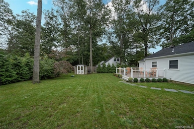 16 Overbrook St, Riverhead, NY 11901 - photo 5