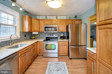 19113 Perry St, Triangle, VA 22172 - photo 6