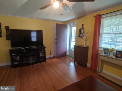 736 W 16th St, Front Royal, VA 22630 - photo 3