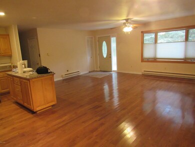 122 Franklin Dr, Hawley, PA 18428 - photo 4