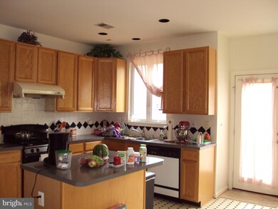 2513 Woodrow Wilson Dr, Herndon, VA 20171 - photo 7