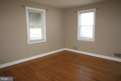 1801 Trenleigh Rd, Parkville, MD 21234 - photo 4