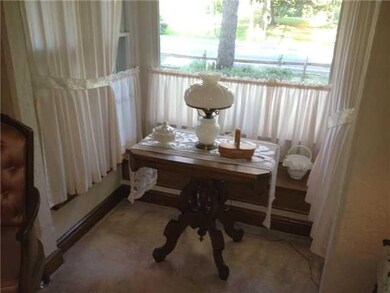 Living Room. Window bench in living room.