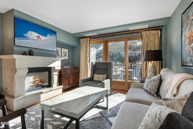 16 Vail Rd-020-033-Living Room-MLS_Size