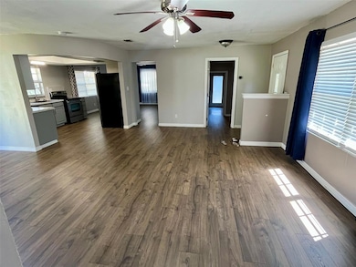 1130 W Minnehaha Living looking toward kitchen and front entry