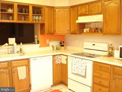 20553 Lowfield Dr, Germantown, MD 20874 - photo 7