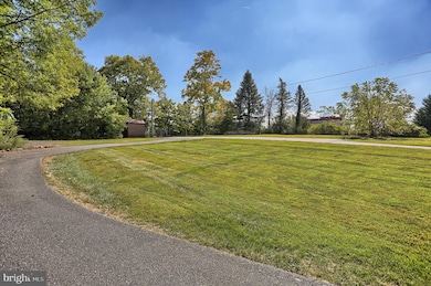 25 Shelbourne Rd, Reading, PA 19606 - photo 2