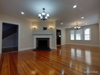 62 Washington St unit 62, Wellesley Hills, MA 02481 - photo 4