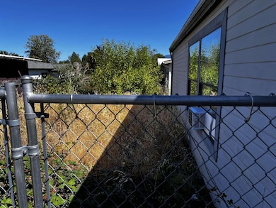 855 SW West Harbeck Rd, Grants Pass, OR 97527 - photo 7