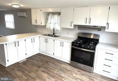 2400 Lincoln Ave unit 15, Baltimore, MD 21219 - photo 4