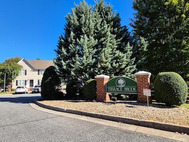 1810 Broadway St unit 216, Lynchburg, VA 24501 - photo 2