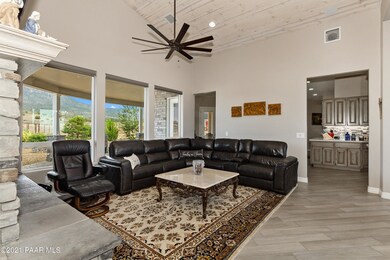 006_Living Room